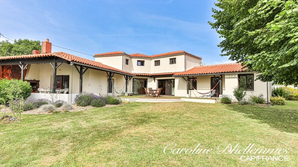 Vente Maison Rare aux Sables : propriété avec 3 000 m² de parc et dépendance indépendante de 65 m² Les sables d olonne
