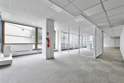 A SAISIR, prix très attractif : A Vendre 357 m² au  Pont de St Cloud 580000 92210 Saint cloud