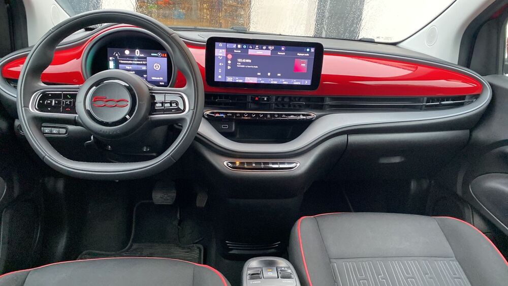 500 118 43 kWh Red - Automatique 2022 occasion 44310 Saint Lumine De Coutais