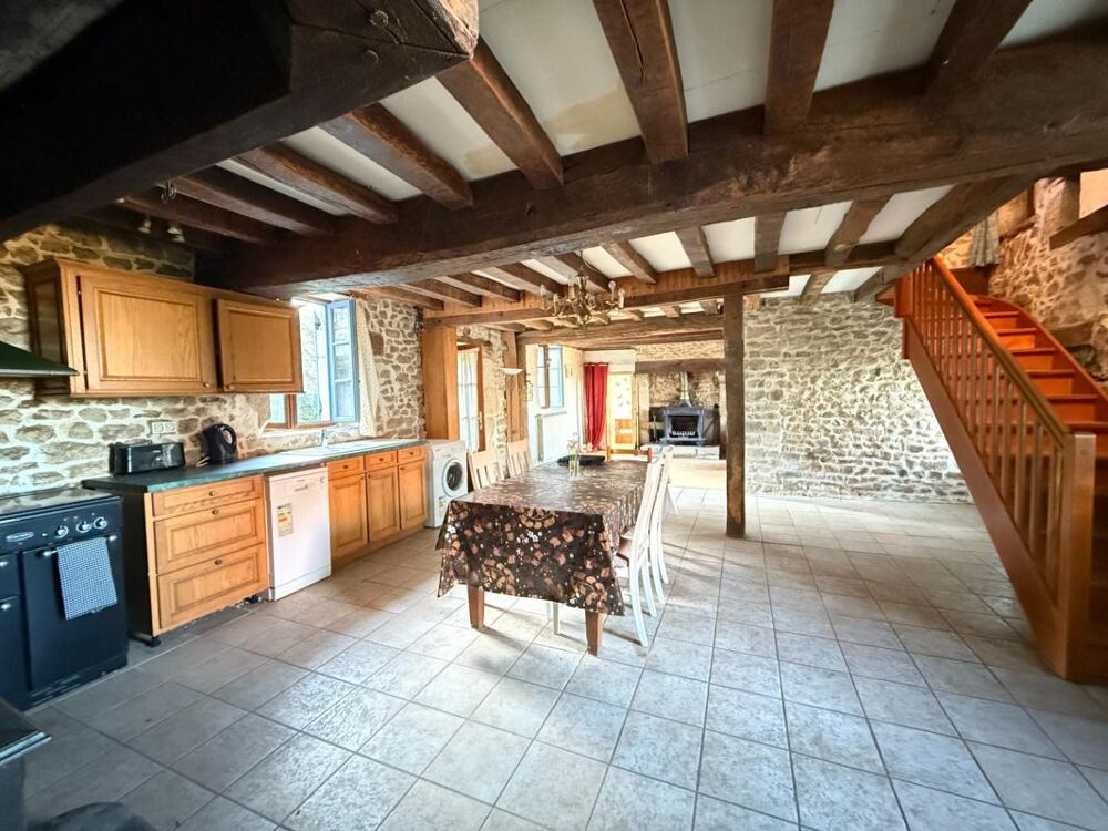 Vente Maison BELLE OPPORTUNITE ! Maison en pierre de 165m², pleine de charme, 4 chambres, Cour intérieure de 379m² 93 000 € Bussiere dunoise