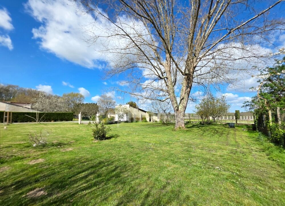 Maison Familiale 4 chambres - 187m² à Villegouge, avec studio et garage - Grand Jardin