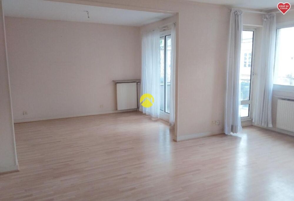 APPARTEMENT AVEC BALCON ET GARAGE