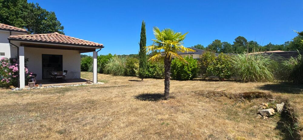 Maison moderne de plain pied, type 6, sur un terrain de 2977 m²
