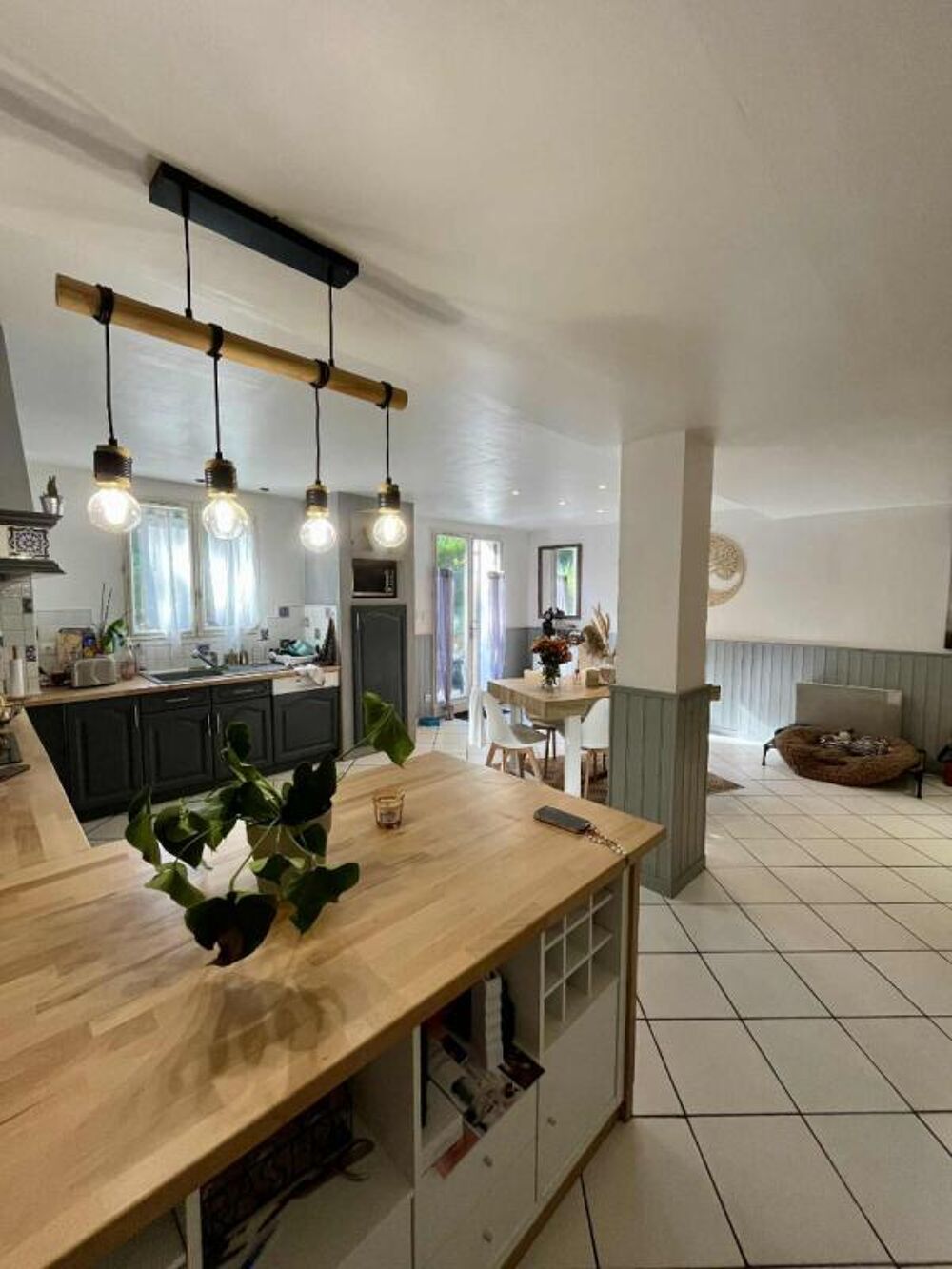 Maison Château L'Evêque 130 m2 avec garage et jardin