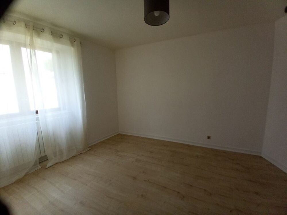 Location Maison Charmante Maison de village de 91m² Grenier montgon