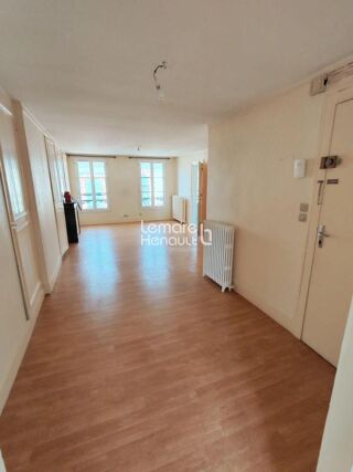  Appartement à louer 2 pièces 65 m²
