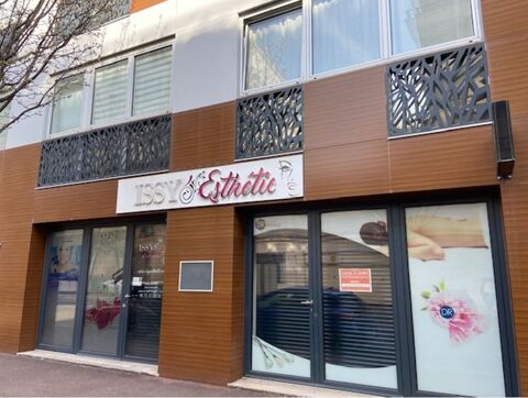 A proximit&eacute; des transports, A VENDRE un local commercial enti&egrave;rement r&eacute;nov&eacute; 320001 92130 Issy les moulineaux