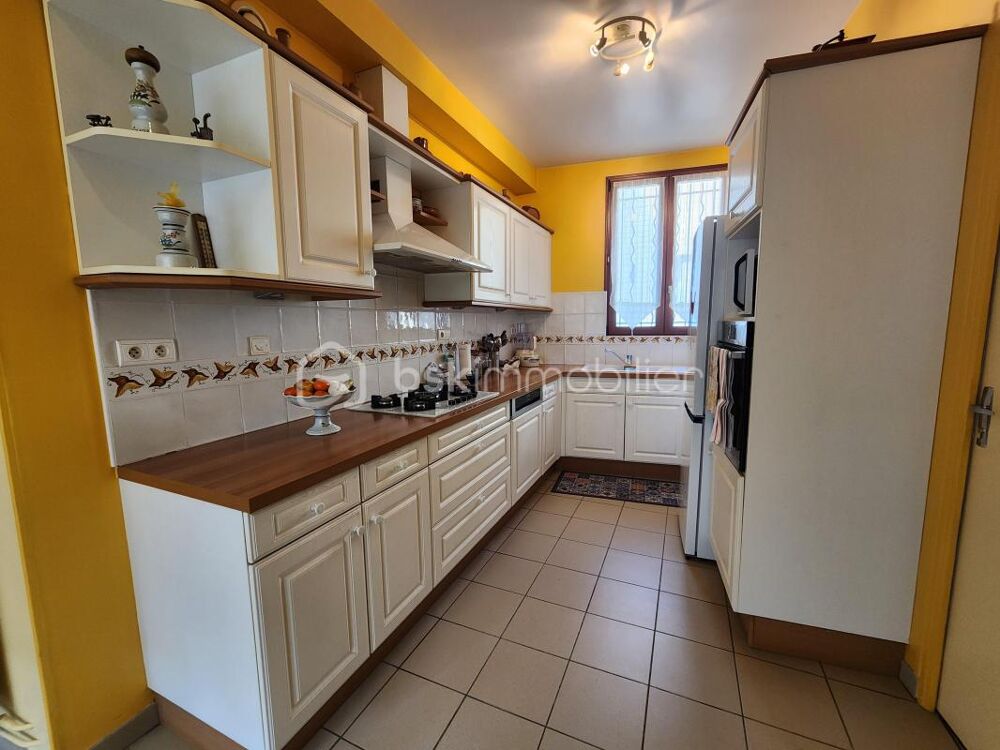 Charmante Maison Ancienne de 130 m² avec Garage et Jardin à Villeneuve-la-Guyard !