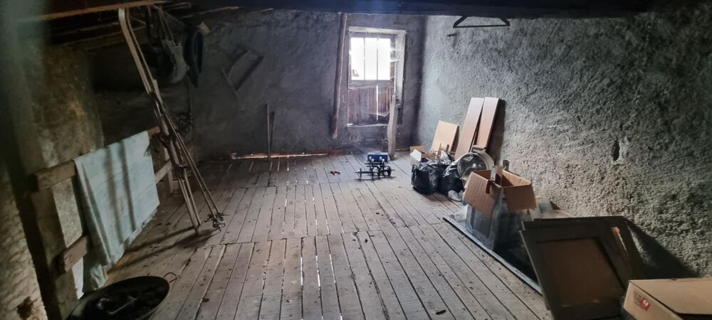 Vente Remise/Grange Grange à vendre CHAURIAT (63) Chauriat
