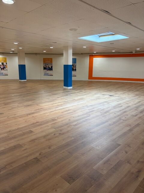  ? LOCAL COMMERCIAL / BUREAUX – 557 m² environ 