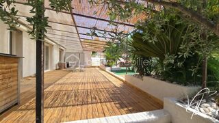  Villa  vendre 8 pices 243 m