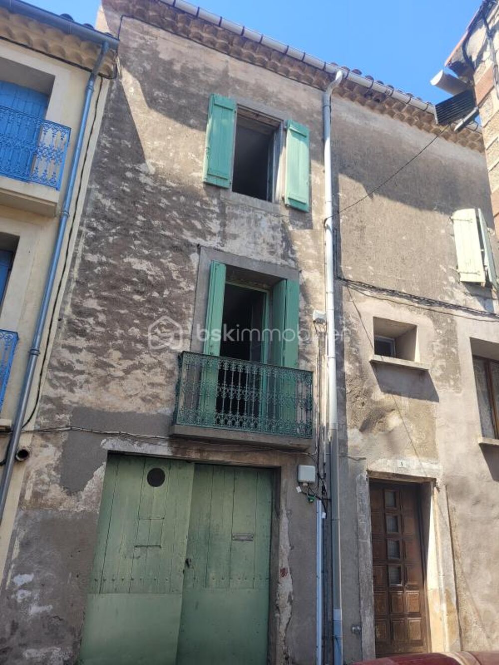 EXCLUSIVITÉ  Le charme de l'ancien à révéler ! Maison de village avec garage, écurie, combles et terrasse  Nizas (34320)