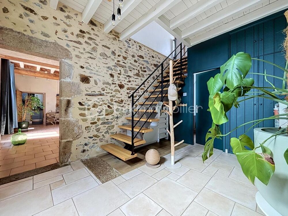 Vente Maison Longère rénovée avec dépendances, grange et parc arboré Bressuire