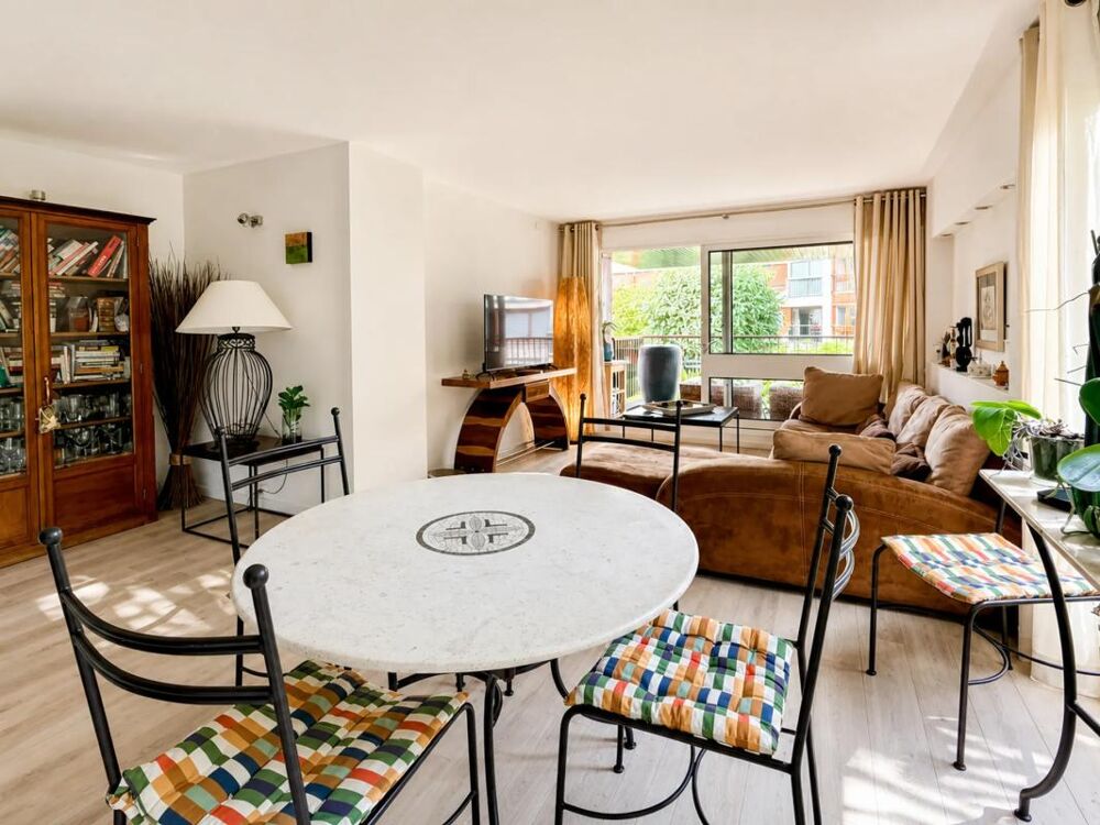 Le Chesnay-Rocquencourt  Résidence Parly II  Appartement familial 93 m² avec 3 chambres, loggia, box et cave