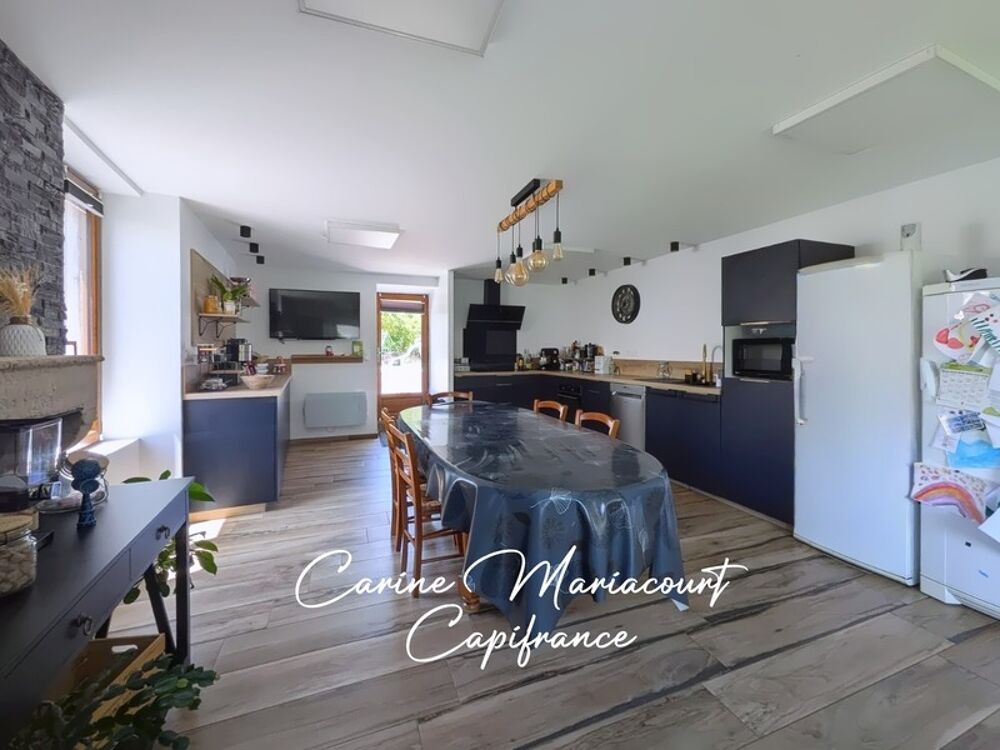 Maison en pierre rénovée de 173 m²  Terrain clos de plus de 4 500 m²  Dépendance de 155 m²  DPE C