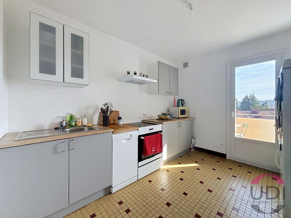 Vente Appartement Montluçon – Appartement de 75 m² avec balcon, garage et cave – Dernier étage sans ascenseur Montlucon