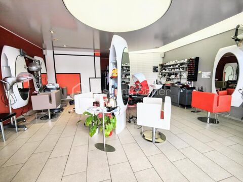   Salon de coiffure tout équipé en centre commercial Les Corvées 