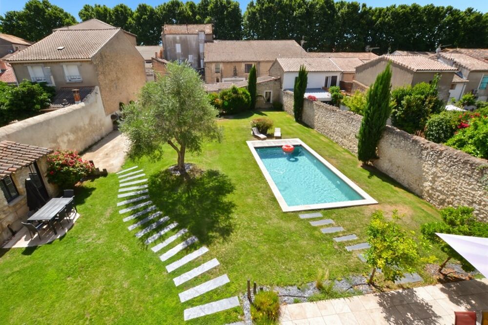 Capestang  Propriété de caractère avec deux habitations, bureaux, piscine et jardin