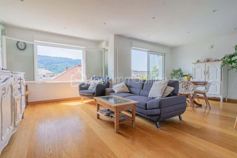 T3  Centre-ville Annecy  Vue dégagée  Lumineux  2 suites + dressing 