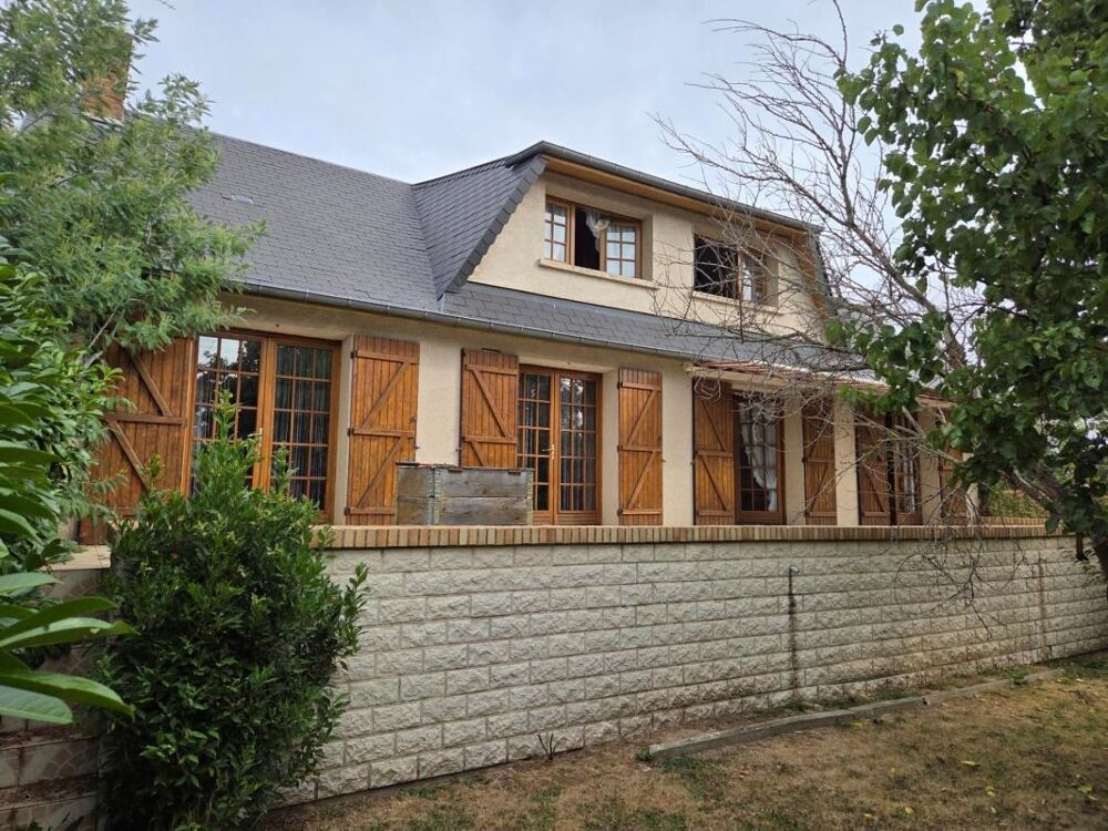 Vente Maison Maison de 145 M2 avec 5 chambres, grand sous-sol,  carport de 44 M2 et une dépendance de 40 M2 à SAINT LEGER DE RÔTES Saint leger de rotes
