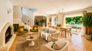  Villa à vendre 8 pièces 233 m²