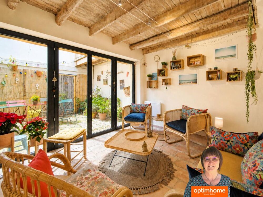 A vendre Aigues-Mortes (Gard) - Maison intra-muros 4 chambres avec sanitaires privatifs avec patio