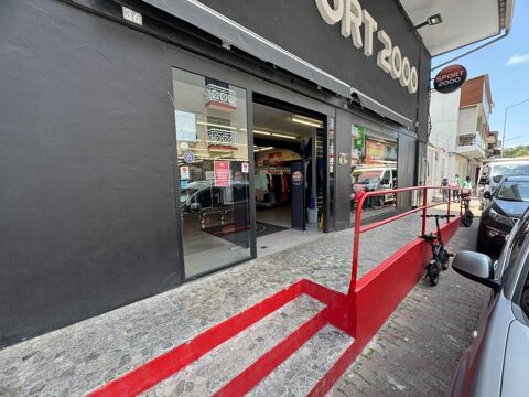   A LOUER SURFACE COMMERCIALE DE 850 M2 UTILES DANS UN IMMEUBLE SUR 3 NIVEAUX 