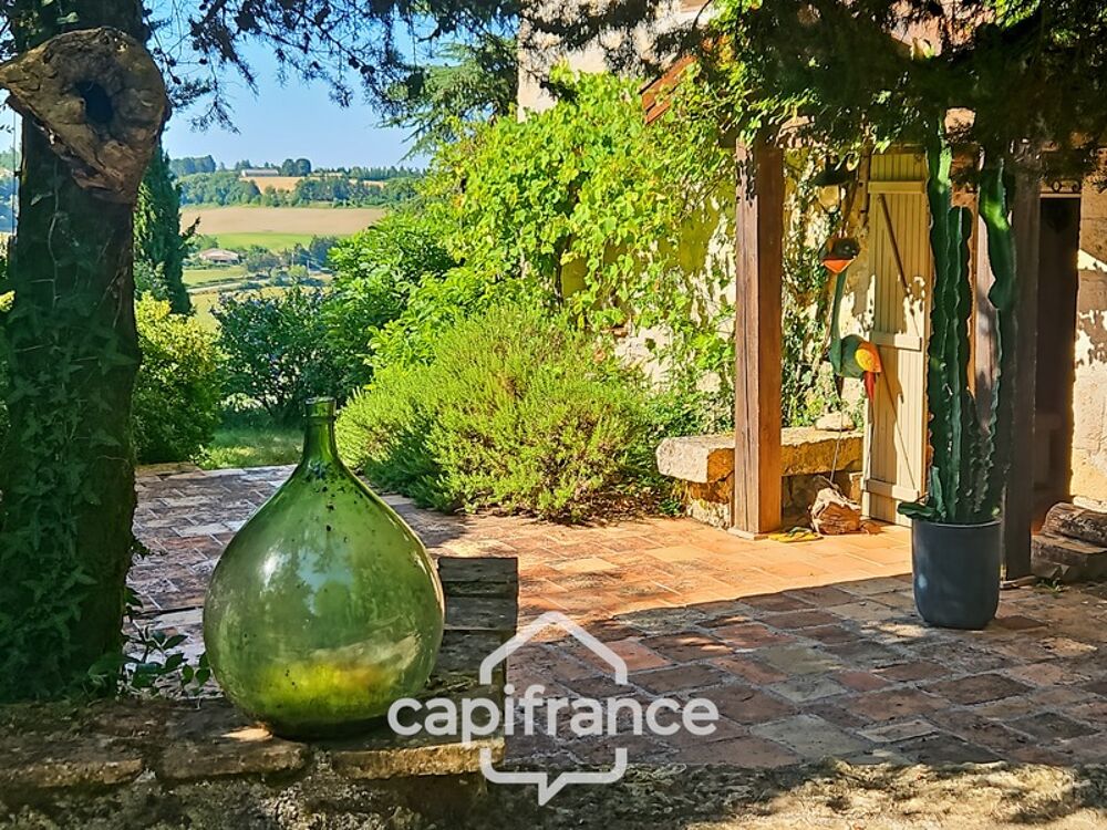 Domaine dexception de 1,7 hectare  470 m² habitables  Jusquà 20 couchages  Roulotte aménagée  Piscine  Parc arboré aux ar