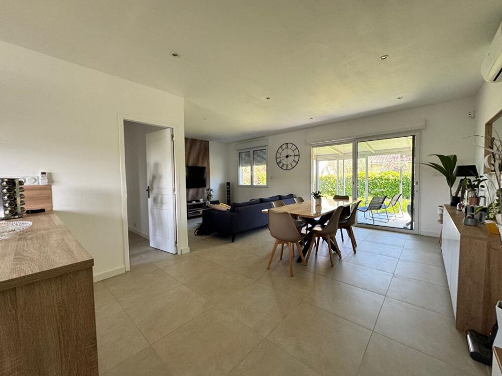 BASSENS. Maison rénovée 2024. 74 m² . Jardin. Impasse au calme sans vis-à-vis