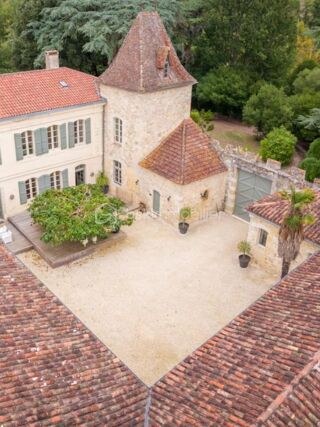  Propriété/château à vendre 15 + pièces 910 m²