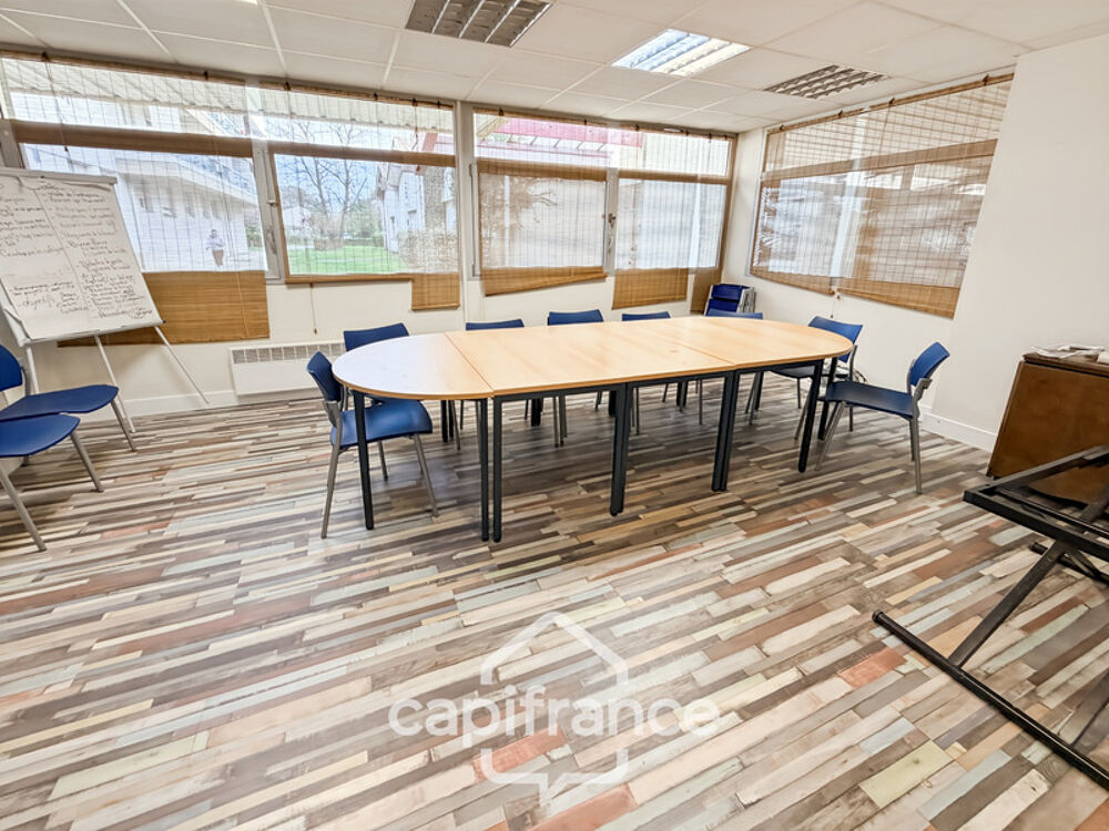   LOCAUX COMMERCIAUX / BUREAUX 