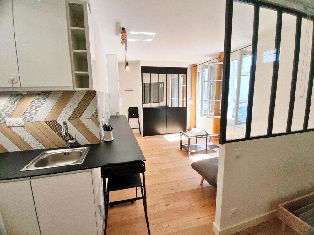 Vente Appartement Paris 17e – Rue Truffaut / Batignolles – 2 pièces au calme, rénové, meublé et prêt à vivre Paris 17