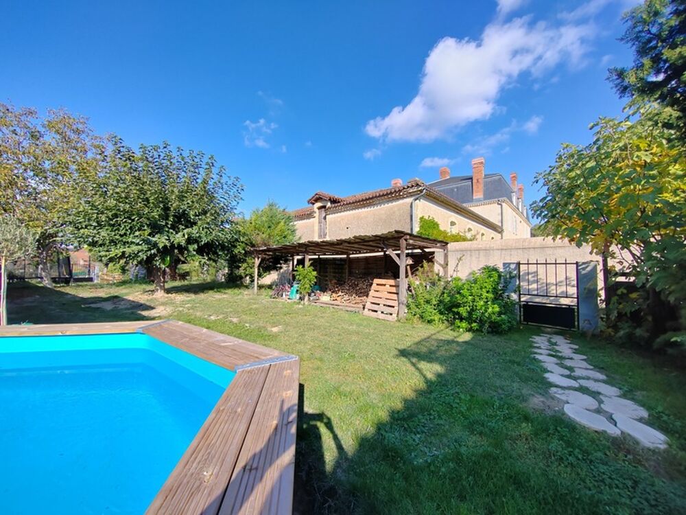 Maison 8 pièces 323 m² · à Le Brouilh Monbert · 323 m² · 249 000 €