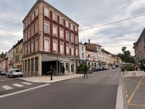 Local commercial &agrave; louer BOURGOIN JALLIEU (38) magnifique emplacement pour ce local en angle avec terrasse en centre ville 1450 38300 Bourgoin jallieu