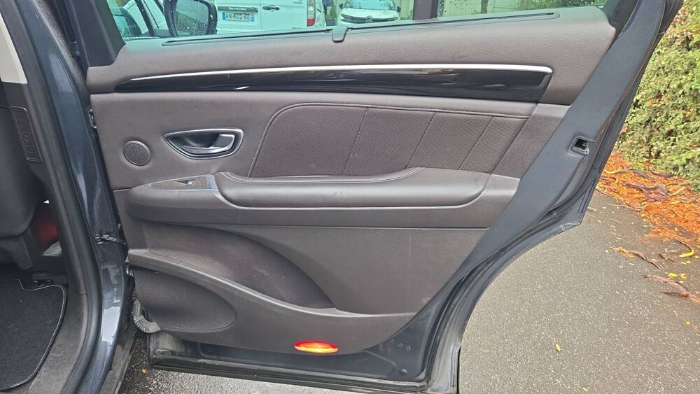 Espace V 1.6 dCi Energy 160 EDC6 Initiale Paris - Toit ouvrant 2018 occasion 94290 Villeneuve Le Roi
