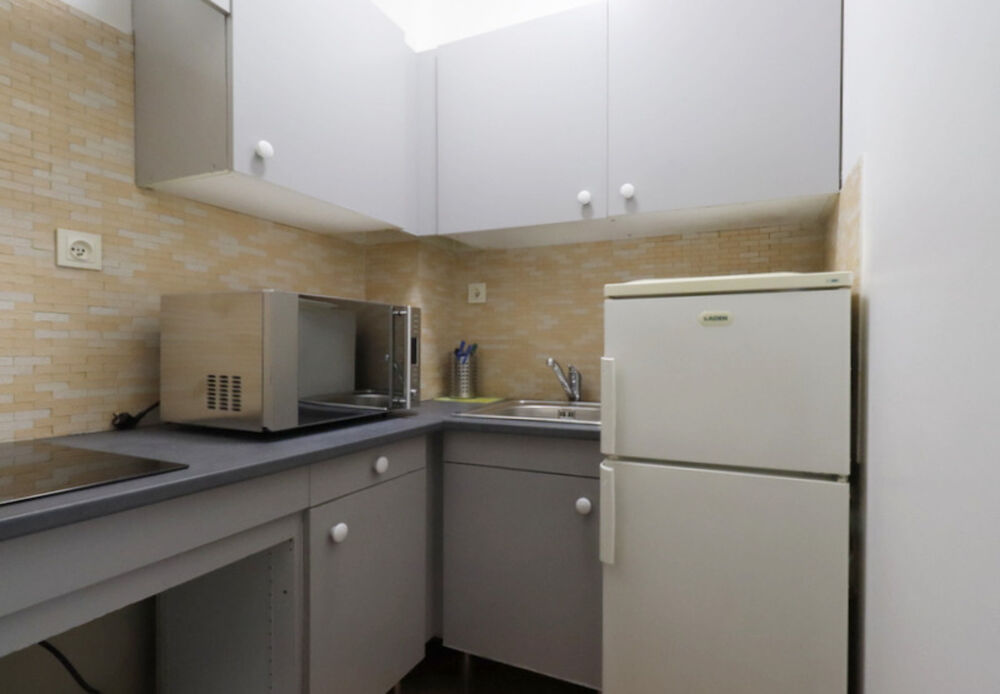 Location Appartement Dpt Bouches du Rhône (13), à louer MARSEILLE 8EME ARRONDISSEMENT STUDIO meublé avec balcon et place de parking Marseille 8