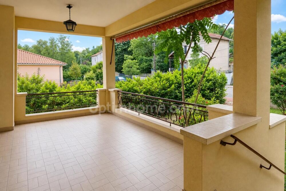 Maison 200m² à rénover + entrepôt 180m²  Oullins, 10 min métro B