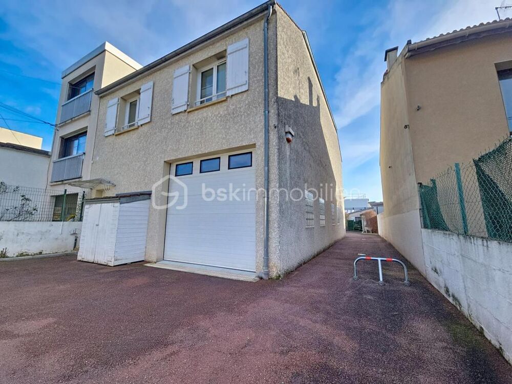Maison comprenant 3 lots: appartement de 97m² / grand atelier de 80m² / 2ème maison aménagé type F2 avec jardin séparé. idéal in