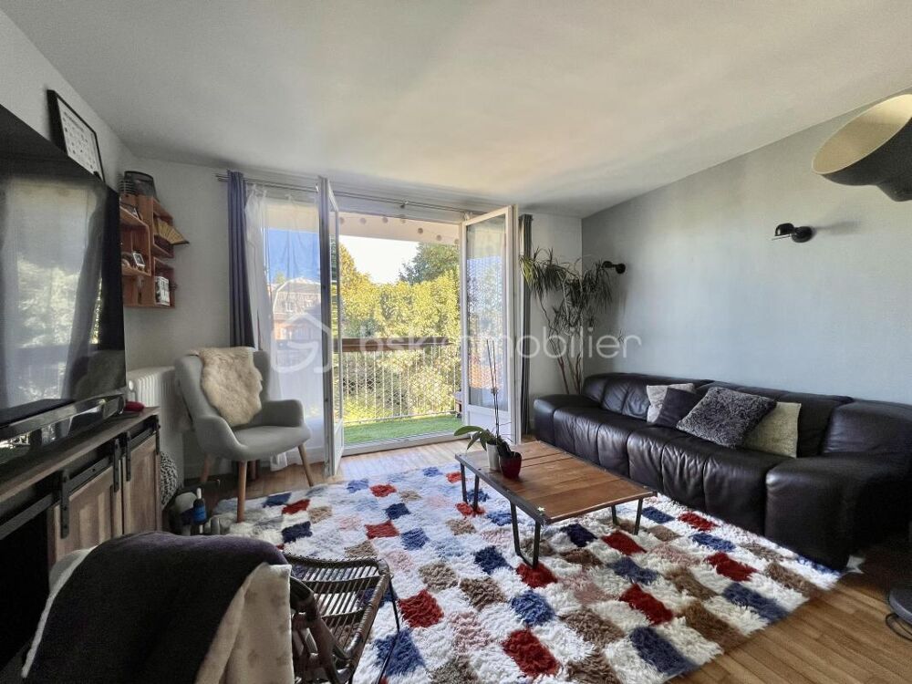 Vente Appartement T4 de 83 m2, lumineux, traversant et sans vis à vis, au 3ème et dernier étage à Vaucresson Vaucresson