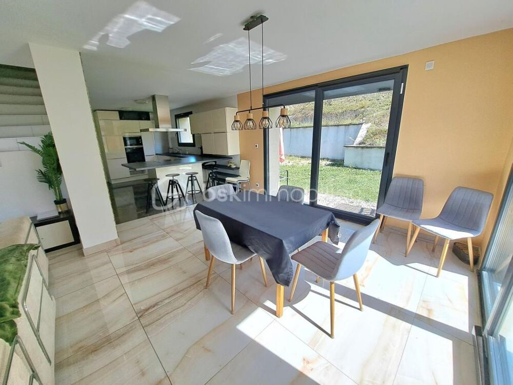 Vente Maison Maison récente de type 6 avec vue dégagée sur belle parcelle de 650 m² – Secteur de la Caronnée Morbier