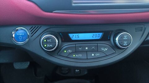 Yaris 1.5 VVTi 100 Hybrid E-CVT Collection 2017 occasion 10300 Sainte Savine