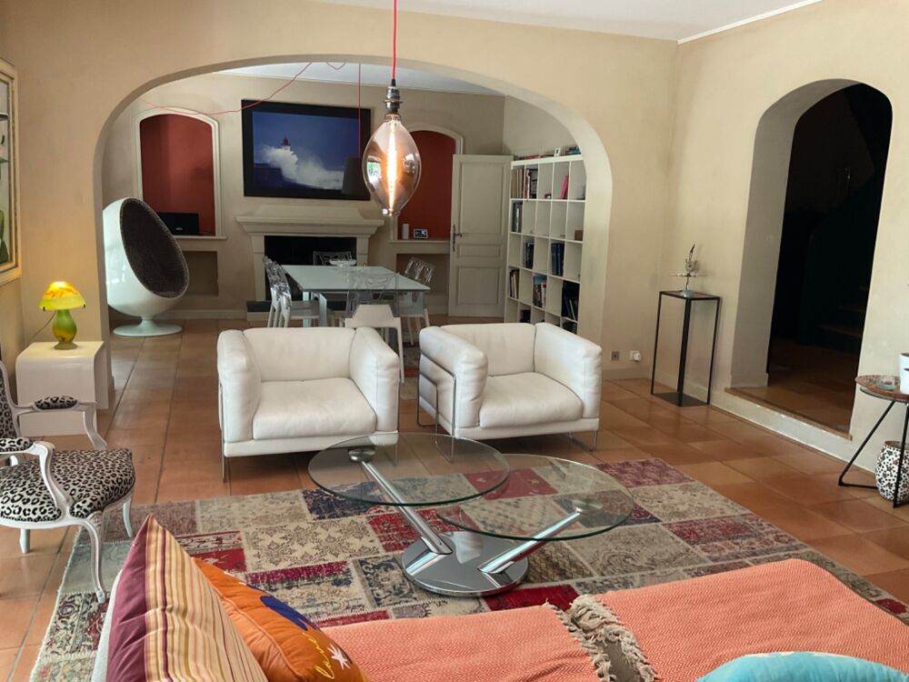 à vendre  Propriété/château Rognes (13840)