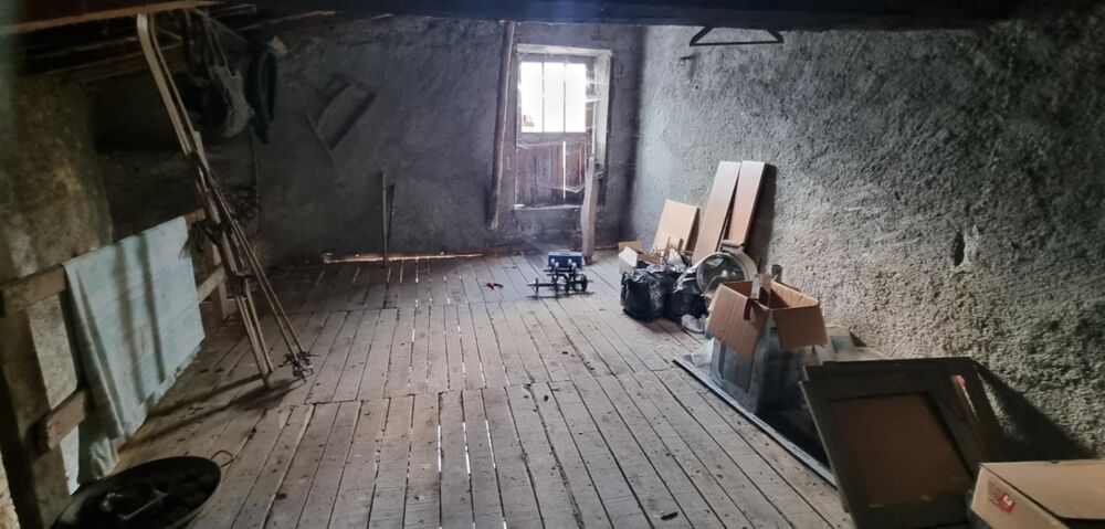 Vente Remise/Grange Grange à vendre CHAURIAT (63) Chauriat