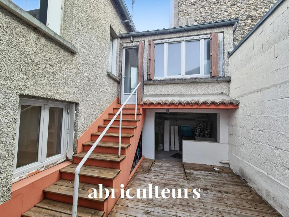 Vente Maison Maison de ville 96 m² avec cour et garage en vente à Cognac 16100 Cognac