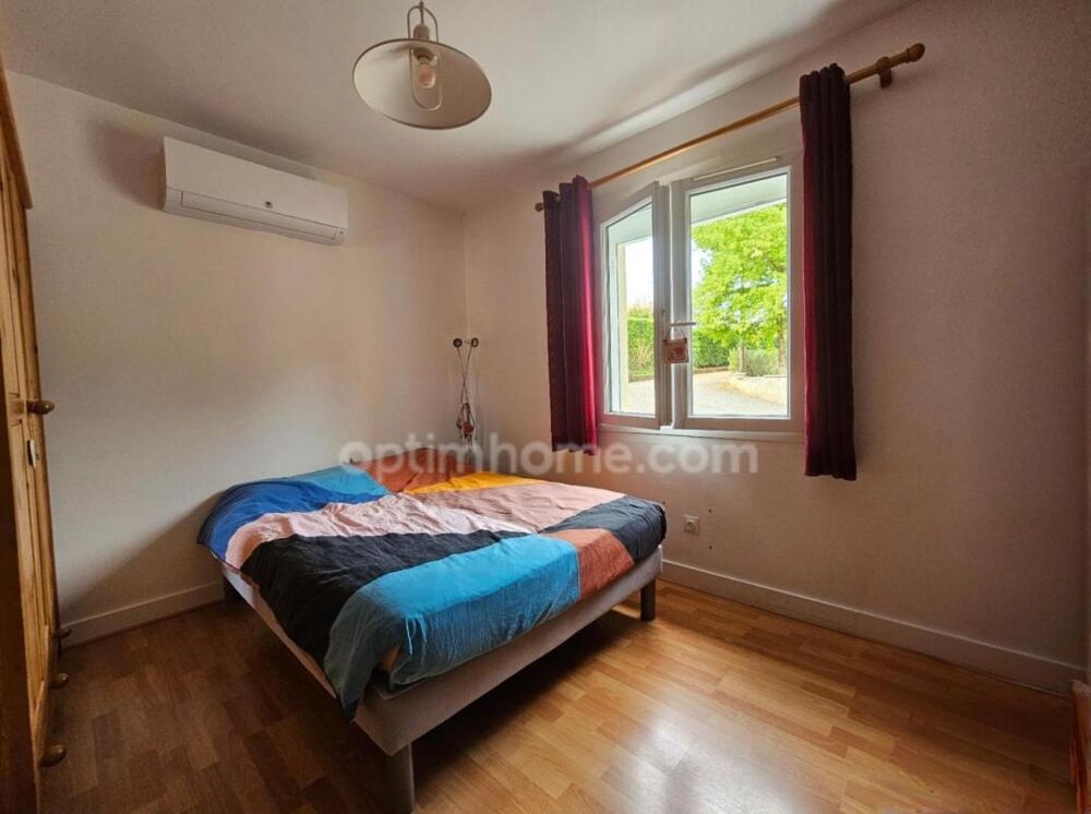 Vente Maison Maison de plain-pied de 120 m², 4/5 chambres et grand garage, au calme absolu. CHAMPNIERS (16) Champniers