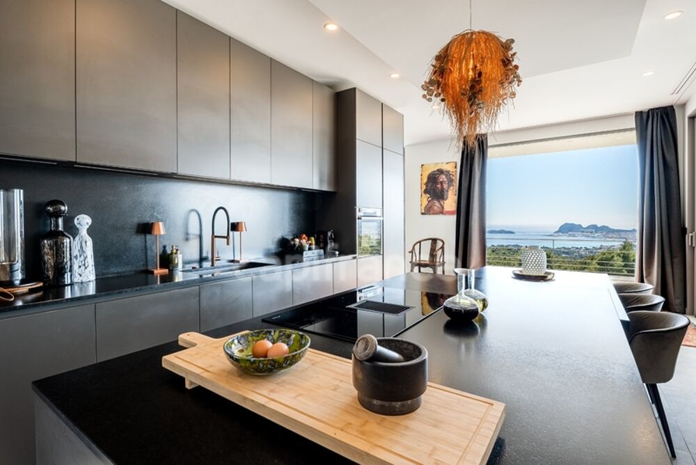 � vendre  Propri�t�/ch�teau Ceyreste (13600)