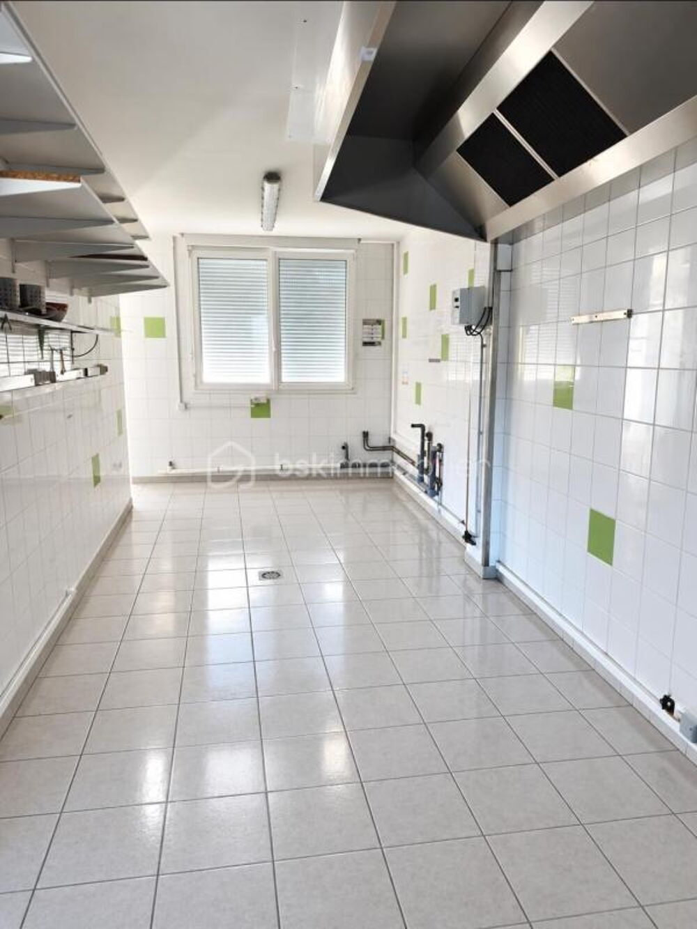 Vente Immeuble Ensemble immobilier avec local commercial, logement et grand garage à argentré Argentre