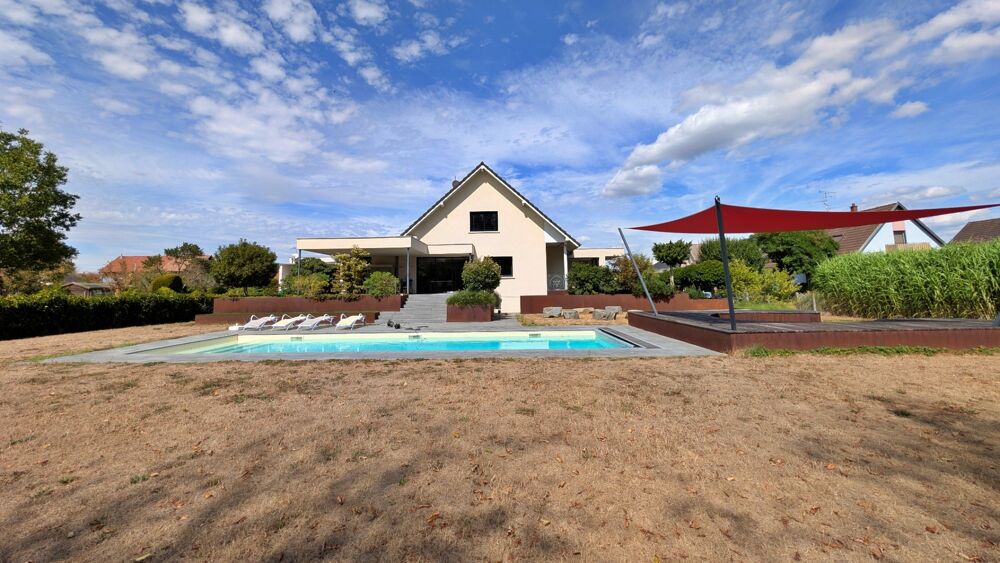 Maison à vendre 9 pièces KEMBS LOECHLE (68).Belle maison contemporaine de 250 m², 14 ares, avec piscine, en lisière de forêt