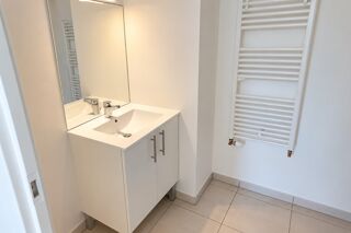  Appartement à louer 3 pièces 65 m²
