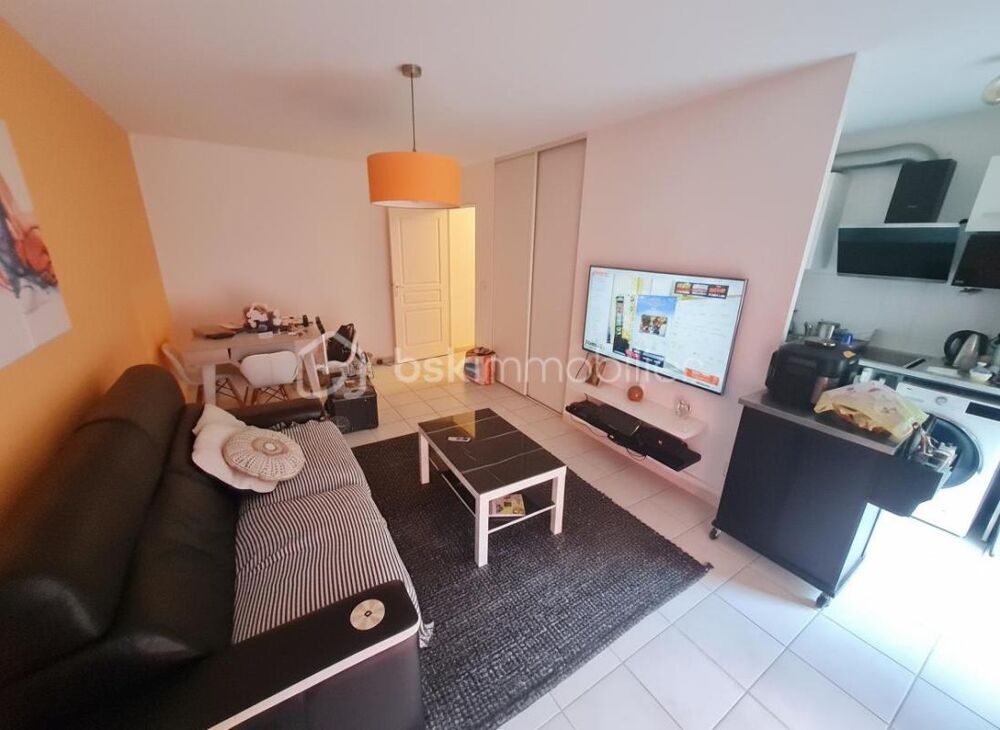 Nice Ouest  2 pièces avec balcon et parking en sous-sol